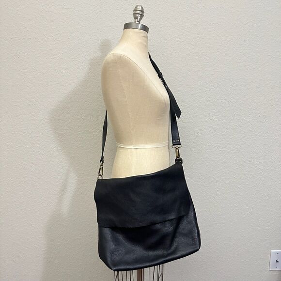 11600 LEATHER GOODS Messenger Bag W's Black Pebbled Leather Crossbody Handmade - Picture 1 of 16